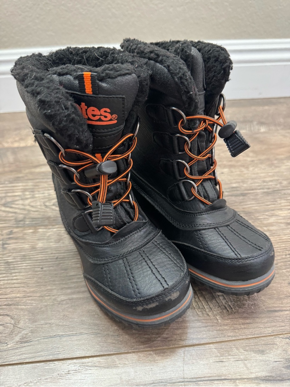 Totes Buster Kids Snow Boots Size 13 Black Orange Faux Fur Lined Winter - Picture 2 of 9